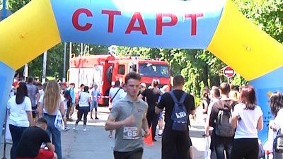 У Житомирі пройшов перший в Україні забіг єдності "Поліція передає естафету"