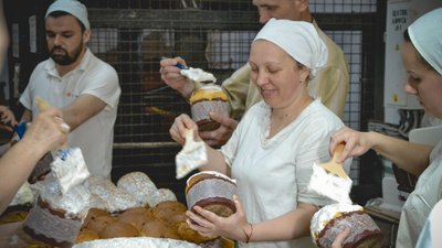 До Великодня на одеському хлібзаводі планують виготовити близько 400 тисяч пасок. ВІДЕО