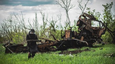 Вибухонебезпечні "подарунки" від РФ. Миколаївські нацгвардійці розміновують територію області Вибухонебезпечні "подарунки" від РФ. Миколаївські нацгвардійці розміновують територію області
