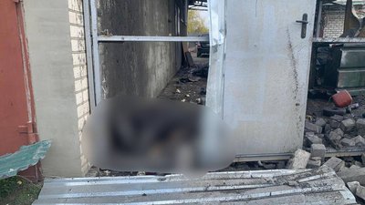 У Херсоні внаслідок обстрілу РФ загинула людина, у Козацькому четверо поранених У Херсоні внаслідок обстрілу РФ загинула людина, у Козацькому четверо поранених
