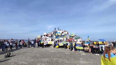 "Ми не маємо права зупинитися, мовчати". У Дніпрі пройшла акція на підтримку полонених військовослужбовців "Ми не маємо права зупинитися, мовчати". У Дніпрі пройшла акція на підтримку полонених військовослужбовців