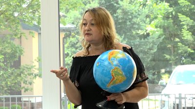 "Мандри Київщиною". Як подружжя з окупованого Херсона на Прикарпатті проводить для дітей авторські ігрові уроки "Мандри Київщиною". Як подружжя з окупованого Херсона на Прикарпатті проводить для дітей авторські ігрові уроки