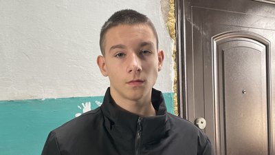 "Тут страшно жити: падають дроти, каміння". У Миколаєві мешканці будинку скаржаться на його стан "Тут страшно жити: падають дроти, каміння". У Миколаєві мешканці будинку скаржаться на його стан