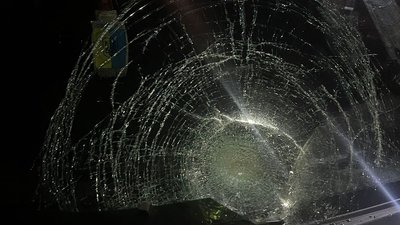 Розбите лобове скло в авто, яке втрапило в ДТП Розбите лобове скло в авто, яке втрапило в ДТП