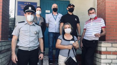 Погорільці, які втратили будинки внаслідок лісової пожежі на Харківщині, отримали нові паспорти