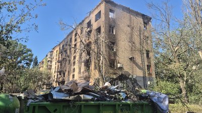 Російська атака знищила житло культурної менеджерки Ірини Плехової та режисера Олега Чорного
