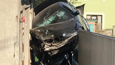 У Чернівцях мають звільнити поліцейського, який влетів в огорожу — висновок службового розслідування