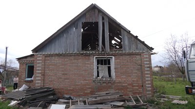"Уламки шиферу, скла летіли на спину": подробиці ракетного обстрілу на Рівненщині