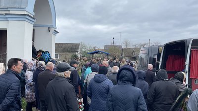 У Херсоні попрощалися з військовим, який загинув захищаючи Україну У Херсоні попрощалися з військовим, який загинув захищаючи Україну