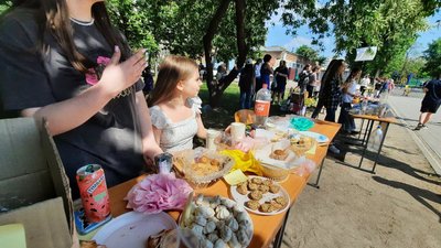 Черкаські школярі святкували європейську весну Черкаські школярі святкували європейську весну