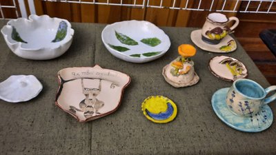 Деякі з виробів керамістки на виставці вже знайшли нових власників.
