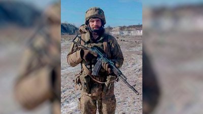 На Чернігівщині попрощалися з трьома бійцями, які загинули на сході України На Чернігівщині попрощалися з трьома бійцями, які загинули на сході України