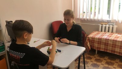 Працевлаштовувались у війну: як переселенці знайшли роботу у медзакладах Хмельниччини