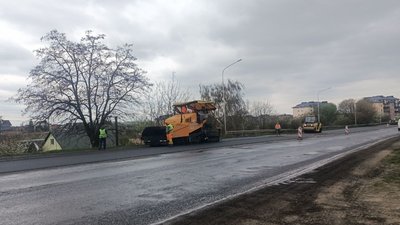 Ремонт доріг на Волині: де тривають роботи та скільки грошей на це виділили Ремонт доріг на Волині: де тривають роботи та скільки грошей на це виділили