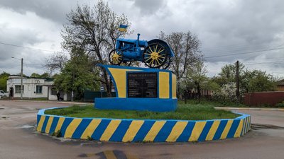 Долю пам'ятника першим механізаторам у Радомишлі на Житомирщині вирішуватиме громада Долю пам'ятника першим механізаторам у Радомишлі на Житомирщині вирішуватиме громада