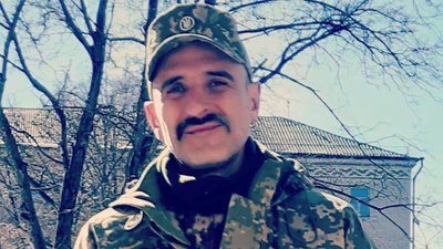 "В мене стріляли російський снайпер та танк". Інтерв’ю з актором Яковом Ткаченко, який пішов воювати "В мене стріляли російський снайпер та танк". Інтерв’ю з актором Яковом Ткаченко, який пішов воювати