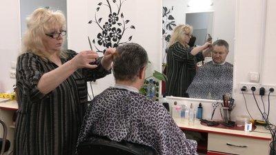 У Рівному поступово відкриваються перукарні. До чого закликав мер