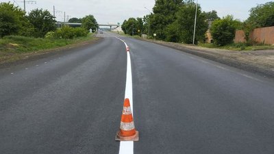 Наносять розмітку: дорожники завершують ремонт дороги Дачне — Ківерці на Волині Наносять розмітку: дорожники завершують ремонт дороги Дачне — Ківерці на Волині