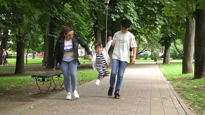 "Мріємо, щоб всі діти жили в мирі": історія хмельницьких волонтерів