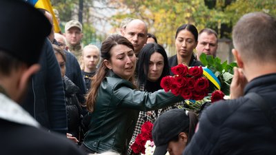 В Ужгороді попрощалися із полеглим воїном Олегом Пишним В Ужгороді попрощалися із полеглим воїном Олегом Пишним