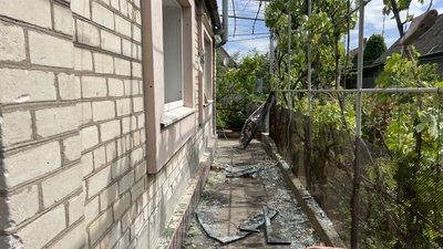 Херсон, обстріли, пошкоджені будинки Херсон, обстріли, пошкоджені будинки