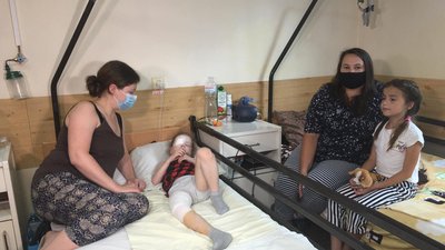 У Львові німецький хірург безоплатно оперує дітей із вадами обличчя У Львові німецький хірург безоплатно оперує дітей із вадами обличчя