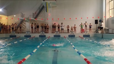 У Сумах діти взяли участь в естафетних запливах до Міжнародного Олімпійського дня