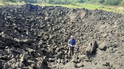 В результаті російських ракетних обстрілів у Комишувасі зазнало руйнувань останнє працююче підприємство В результаті російських ракетних обстрілів у Комишувасі зазнало руйнувань останнє працююче підприємство