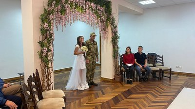 Весілля під час війни: на Дніпропетровщині стали одружуватися на 40% частіше Весілля під час війни: на Дніпропетровщині стали одружуватися на 40% частіше
