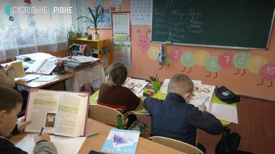 Закриття шкіл та скорочення вчителів: чому цього почали боятись та де тут "фейк" Закриття шкіл та скорочення вчителів: чому цього почали боятись та де тут "фейк"