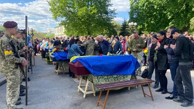 У Полтаві попрощалися із десятьма воїнами: як це було