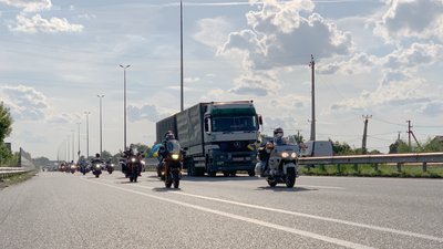 Більше ста мотоциклістів влаштували мотопробіг єдності Більше ста мотоциклістів влаштували мотопробіг єдності