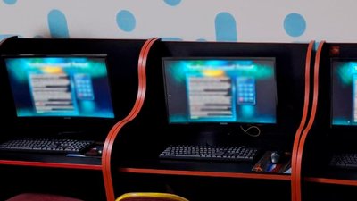 Комп'ютери, встановлені у незаконних гральних закладах