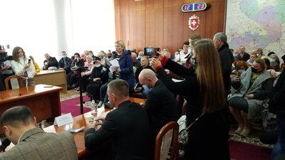 Мітинг під ОДА у Рівному: мер прийшов до голови адміністрації говорити про тариф Мітинг під ОДА у Рівному: мер прийшов до голови адміністрації говорити про тариф