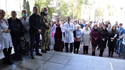 У Черкасах відкрили барельєф заслуженому лікареві України У Черкасах відкрили барельєф заслуженому лікареві України