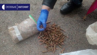 У Радомишлі поліцейські затримали чоловіка з 600 патронами до автоматичної зброї