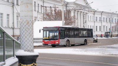 На кільцевому маршруті поменшало великогабаритних автобусів: які причини