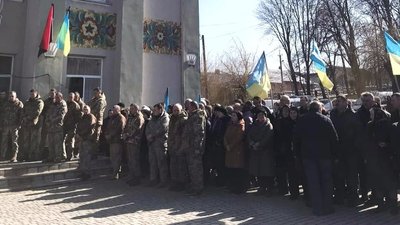 На Тернопільщині поховали військовослужбовця, рекордсмена Василя Шевчука На Тернопільщині поховали військовослужбовця, рекордсмена Василя Шевчука