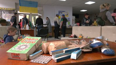 На кожну річ знайдеться власник: які "раритети" приносять черкасці до Гуманітарного центру