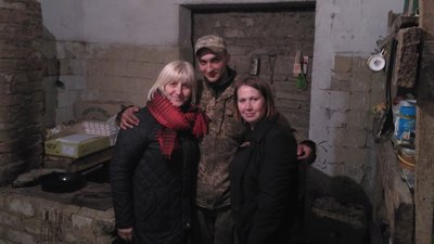 80 разів була на сході України волонтерка з Хмельниччини
