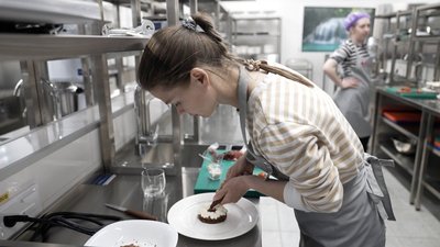 У Вінниці для ВПО організували безоплатний курс із кондитерської справи