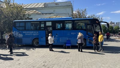 Виміряти тиск, цукор в крові й вакцинуватися: в Ужгороді провели акцію "Містечко здоров'я"