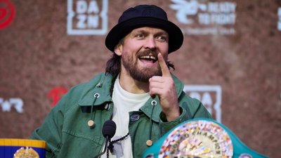 Олександру Усику дозволили провести "несанкціонований" бій з Верховеном: рішення IBF