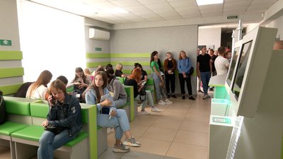 Екзаменаторів стало більше, як і камер: водійські іспити тепер прийматимуть в Чернігові та Прилуках Екзаменаторів стало більше, як і камер: водійські іспити тепер прийматимуть в Чернігові та Прилуках