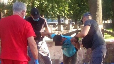 Лежав у купі сміття. В Івано-Франківську рятували закарпатця Лежав у купі сміття. В Івано-Франківську рятували закарпатця