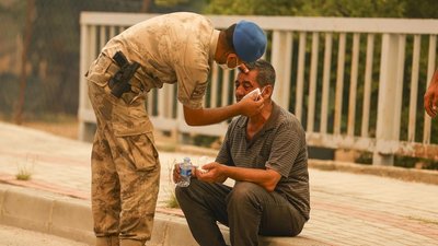 Поблизу турецької Анталії палає ліс, влада проводить евакуацію Поблизу турецької Анталії палає ліс, влада проводить евакуацію