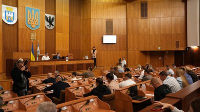 Франківськ, сесія, міська рада, Архітектурно-планувальне бюро, скандал, корупція