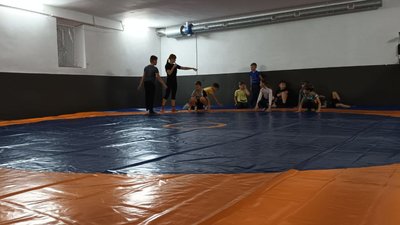 Чемпіонка з Херсона навчає тернопільських дітей вільної боротьби Чемпіонка з Херсона навчає тернопільських дітей вільної боротьби