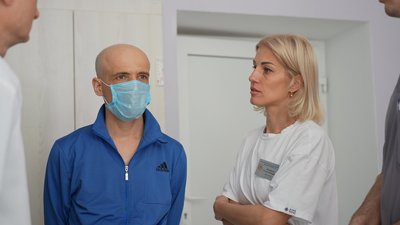 Сумські лікарі здійснили першу в області трансплантацію нирки від родинного донора Сумські лікарі здійснили першу в області трансплантацію нирки від родинного донора