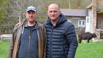 На Тернопільщині чоловік створює буйволину ферму На Тернопільщині чоловік створює буйволину ферму